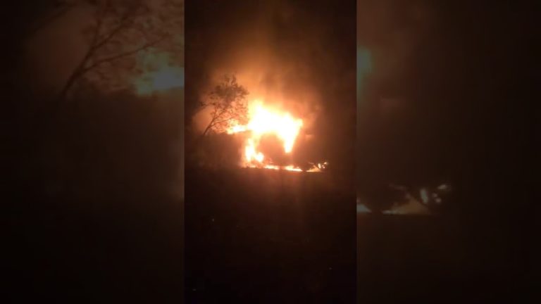 Locomotiva unui tren marfar a luat foc