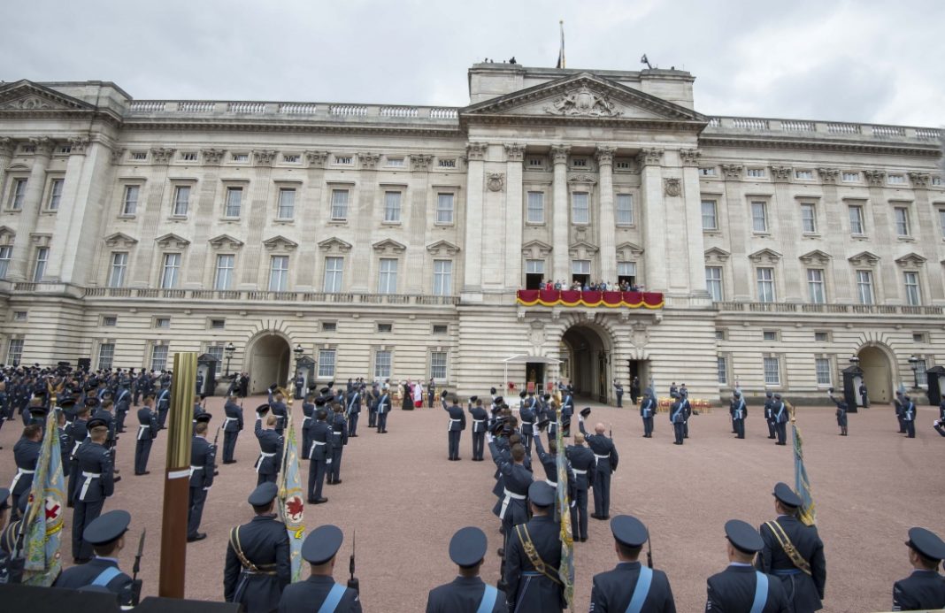 Regina Elisabeta a II-a și-a anulat evenimentele de la Palatul Buc Palatul Buckingham şi Castelul Windsor