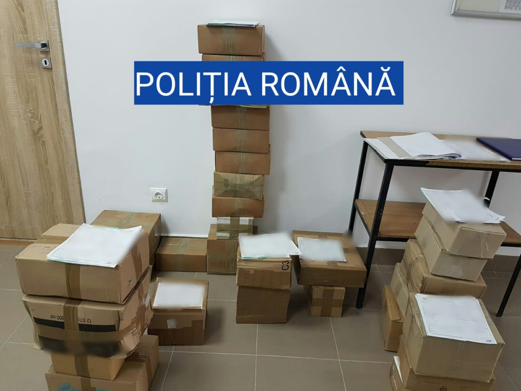 La percheziții polițiștii au găsit 30 de colete, în interiorul cărora erau 41 de kilograme de tutun mărunțit