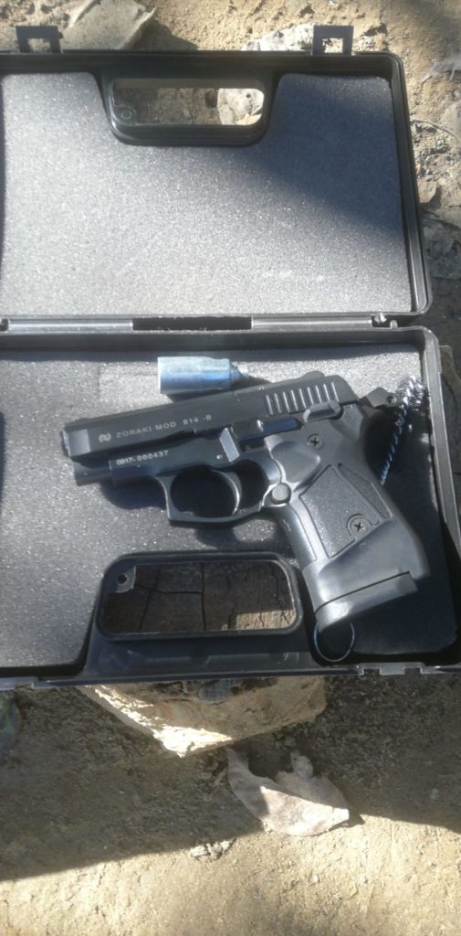 Dolj: Pistol indisponibilizat în urma unei percheziții domiciliare