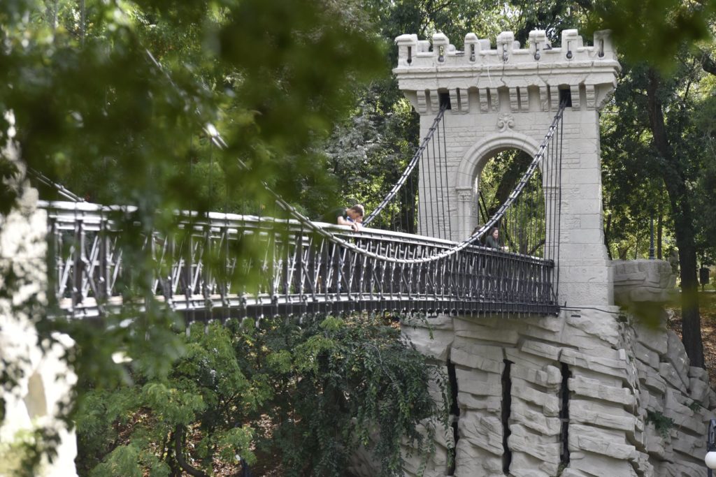 Reabilitarea podului suspendat din Parcul „Nicolae Romanescu“ este, în sfârșit, gata