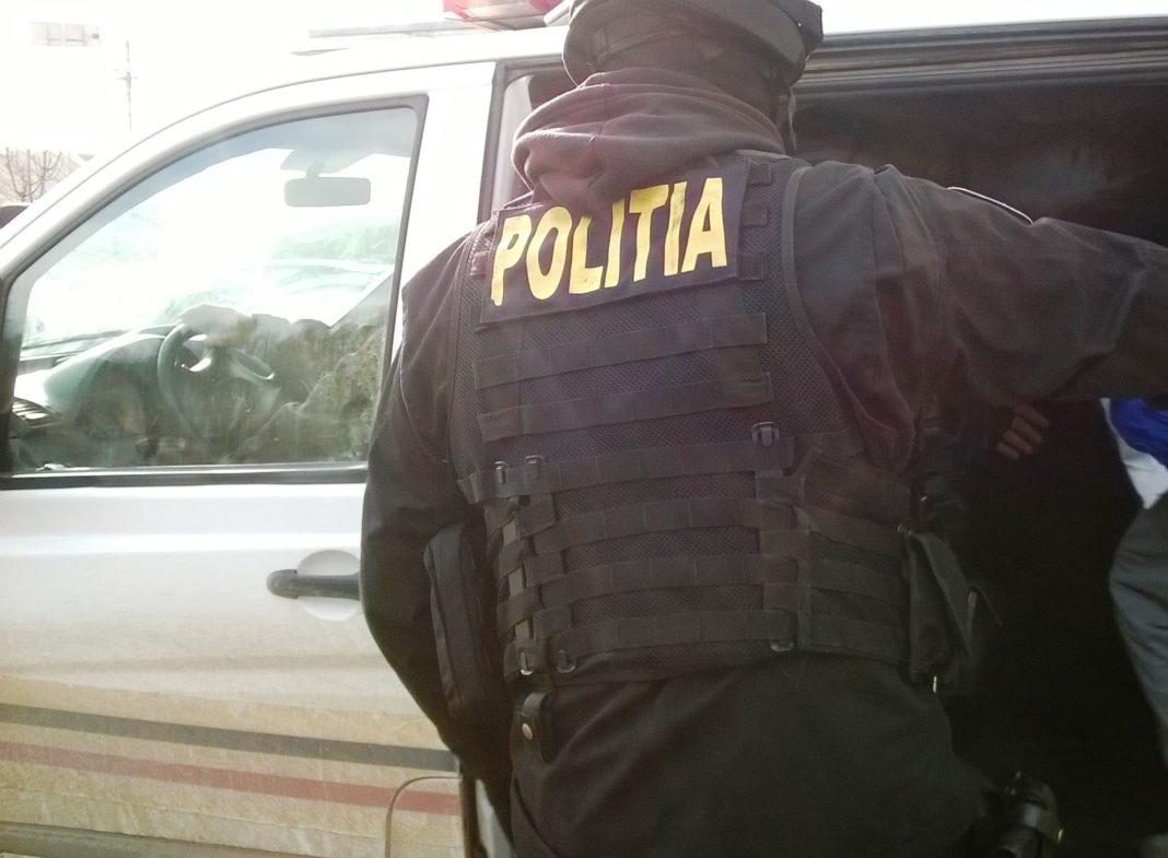 Bărbat urmărit internațional, depistat în Olt și băgat în arestul IPJ Dolj