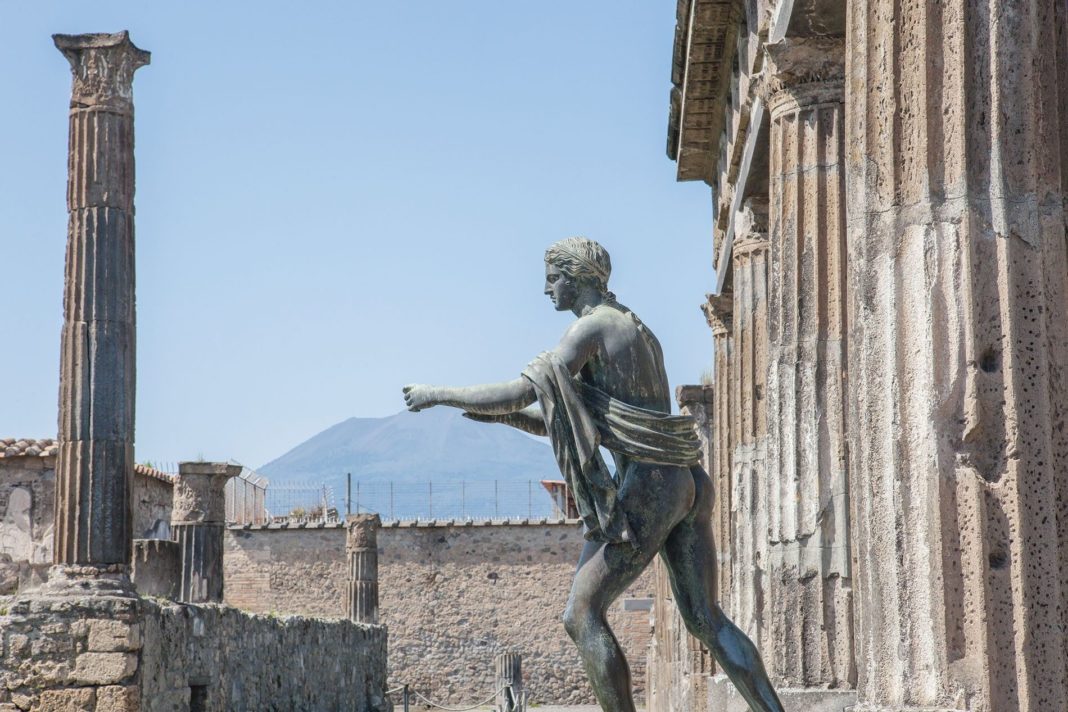 O turistă care a furat artefacte din Pompeii le-a returnat, susținând că sunt blestemate