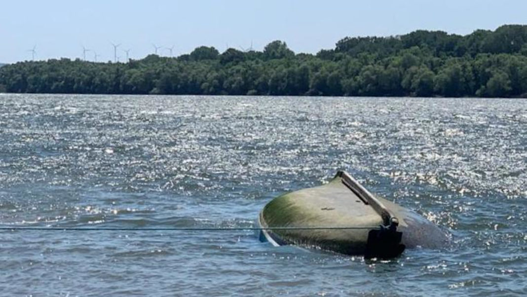 Bărbat dat dispărut, după ce barca în care se afla s-a scufundat