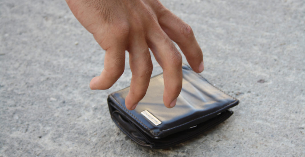 Portofel cu droguri, găsit pe o stradă din Arad