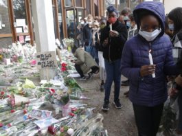 Au fost reținuți patru elevi după decapitarea profesorului din Paris