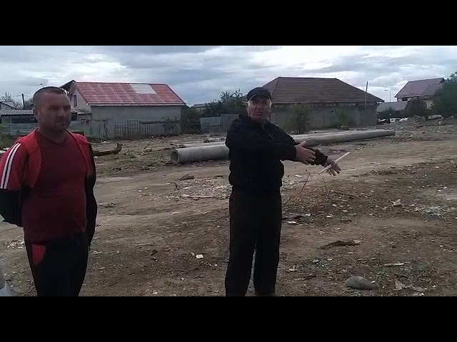 VIDEO / Rămași fără stradă, blocați în propriile curți