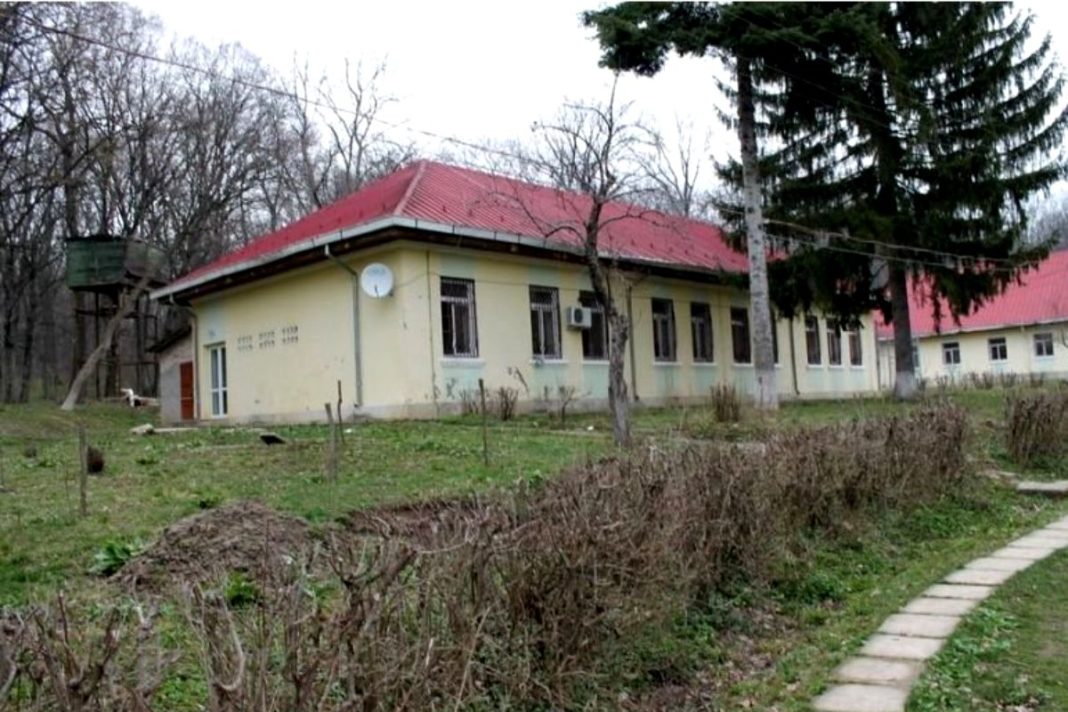 Focarul de coronavirus identificat în Spitalul de Psihiatrie Pădureni-Grajduri ia amploare