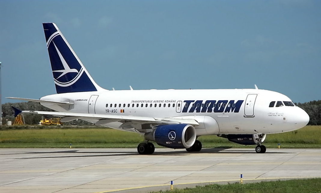 TAROM vrea să dea în judecată pasagerul care şi-a tăiat venele în avion