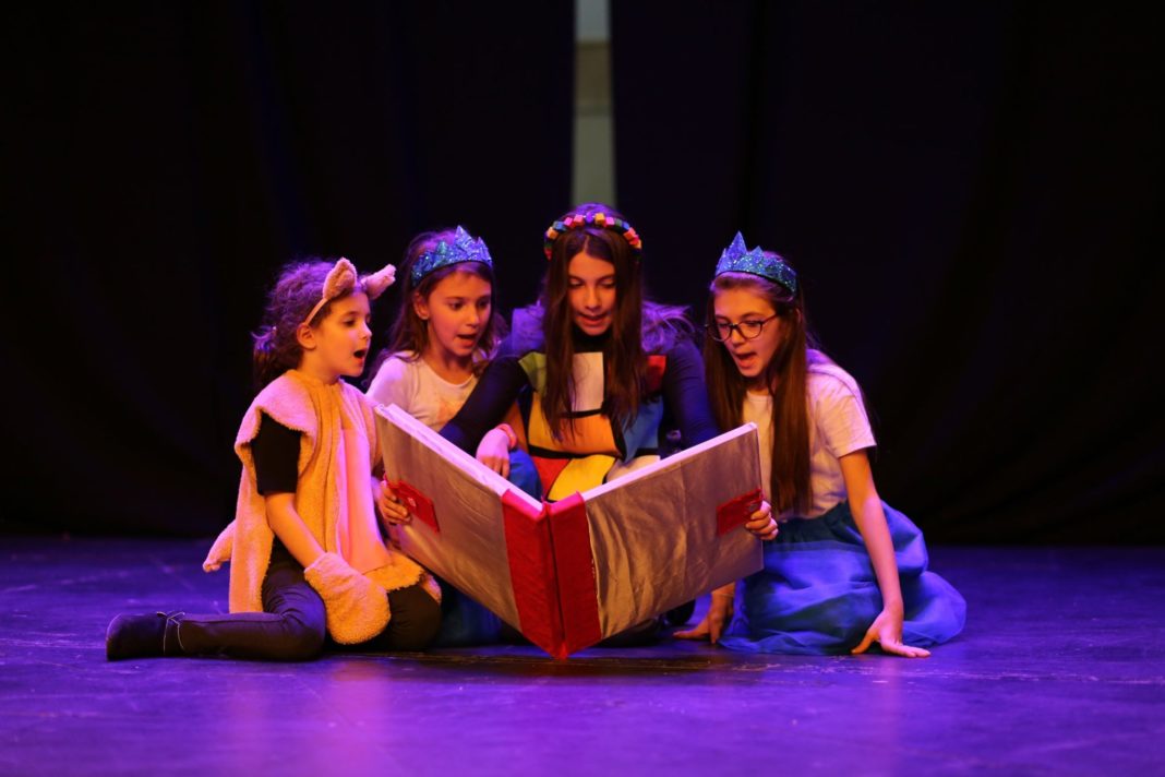 Teatrul, disciplină opțională în şcolile din România