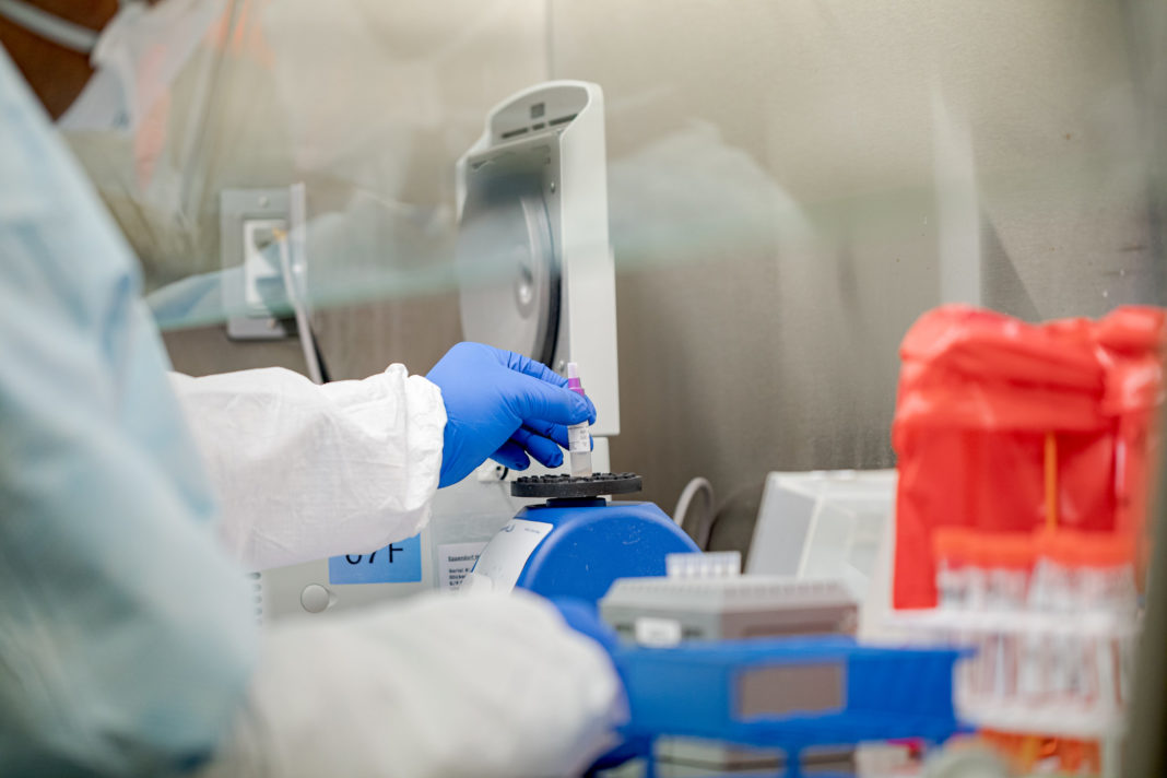 Asimptomaticii care nu au comorbidităţi vor fi evaluaţi la domiciliu şi programaţi pentru investigaţii medicale, anunță ministrul Nelu Tătaru