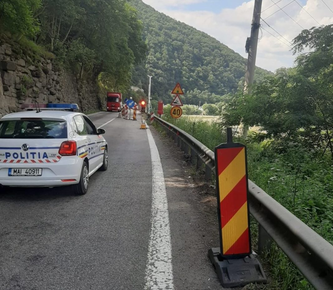 Trafic intens pe Valea Oltului. Se circulă în coloană, în județul Vâlcea, între orașele Brezoi şi Călimăneşti.