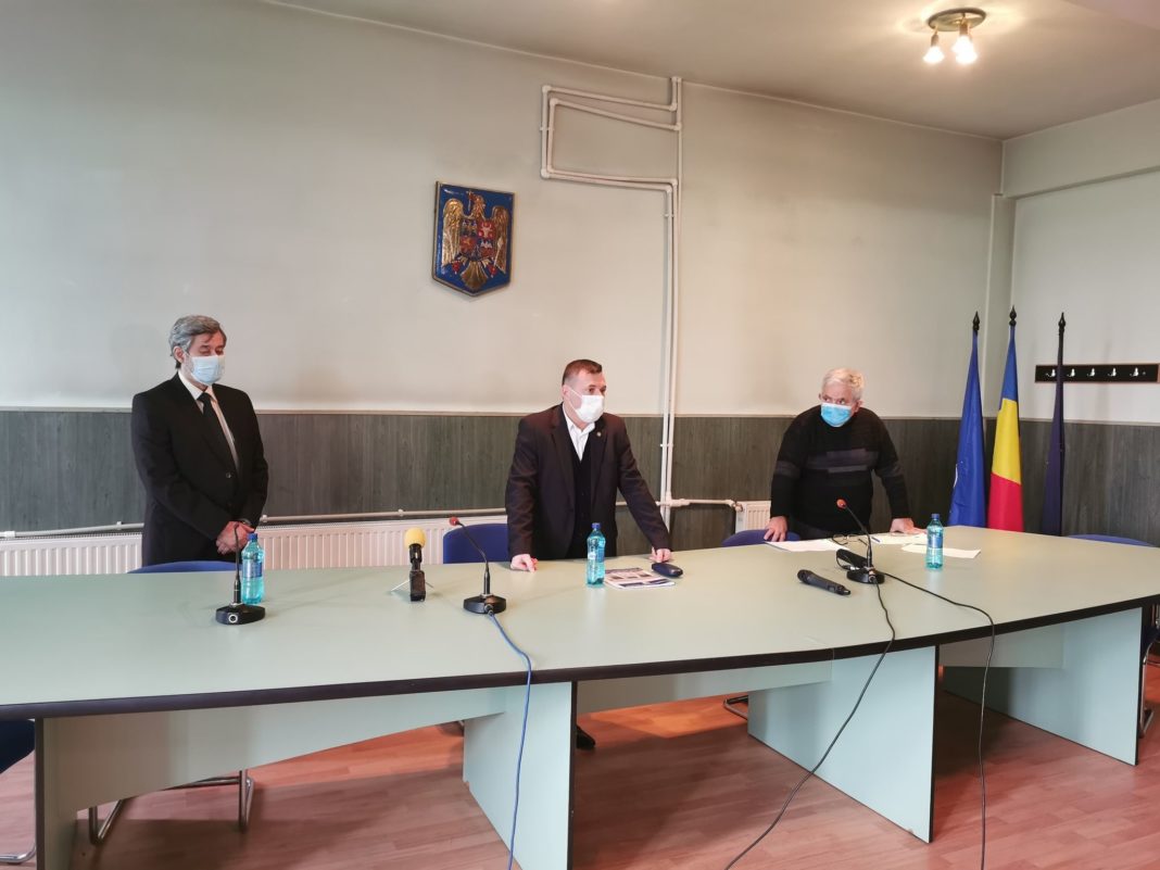 La eveniment au participat Stelian Ploscaru, inițiator și fondator cluster, conf. univ. dr. Dorel Berceanu, prorector al Universității din Craiova și Gabriel Vlăduț, președinte AROTT