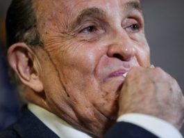 Echipa lui Trump a cerut direct unui judecător să ignore voturile din Pennsylvania și să-l declare pe acesta câștigător