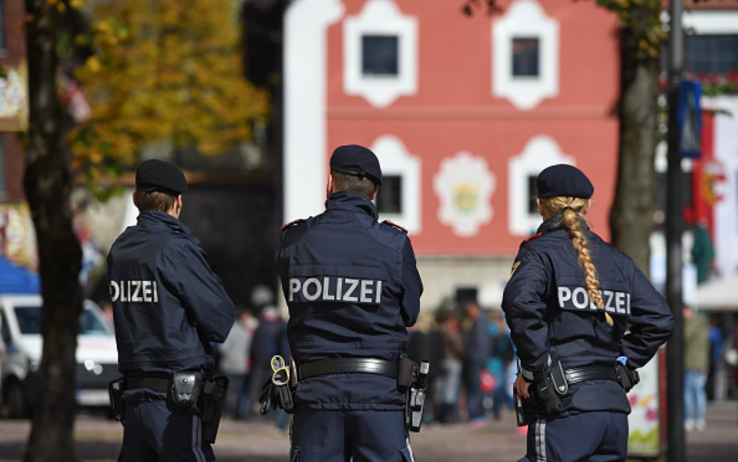Poliția austriacă a arestat 30 de persoane suspectate de legături cu mișcări islamiste