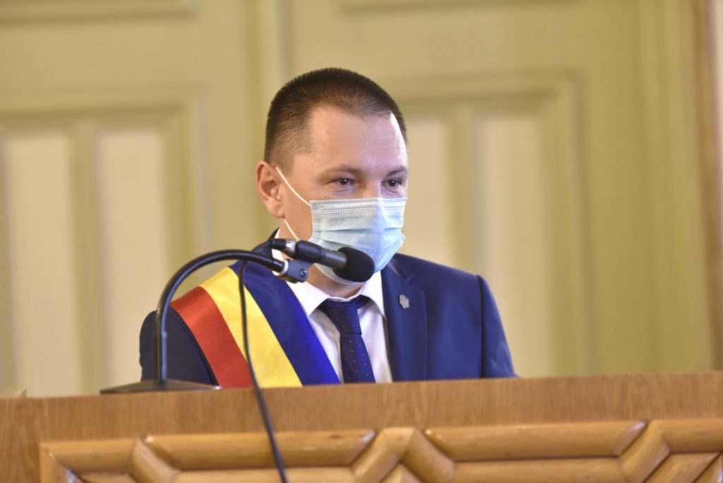 Doljul are un nou președinte. Noul președinte al Consiliului Județean Dolj, Cosmin Vasile, la depunerea jurământului de învestire