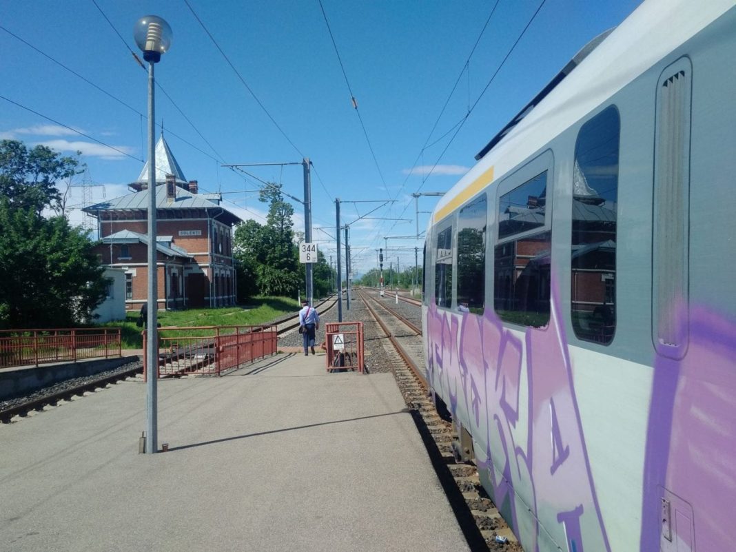 Modernizarea liniei de cale ferată Craiova – Calafat a devenit din nou de actualitate. Ministerul Transporturilor a publicat indicatorii tehnico-economici ai investiției (Foto: clubferoviar.ro)