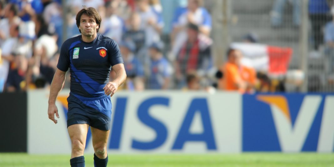 Un bărbat a fost găsit mort într-un parc de lângă Paris