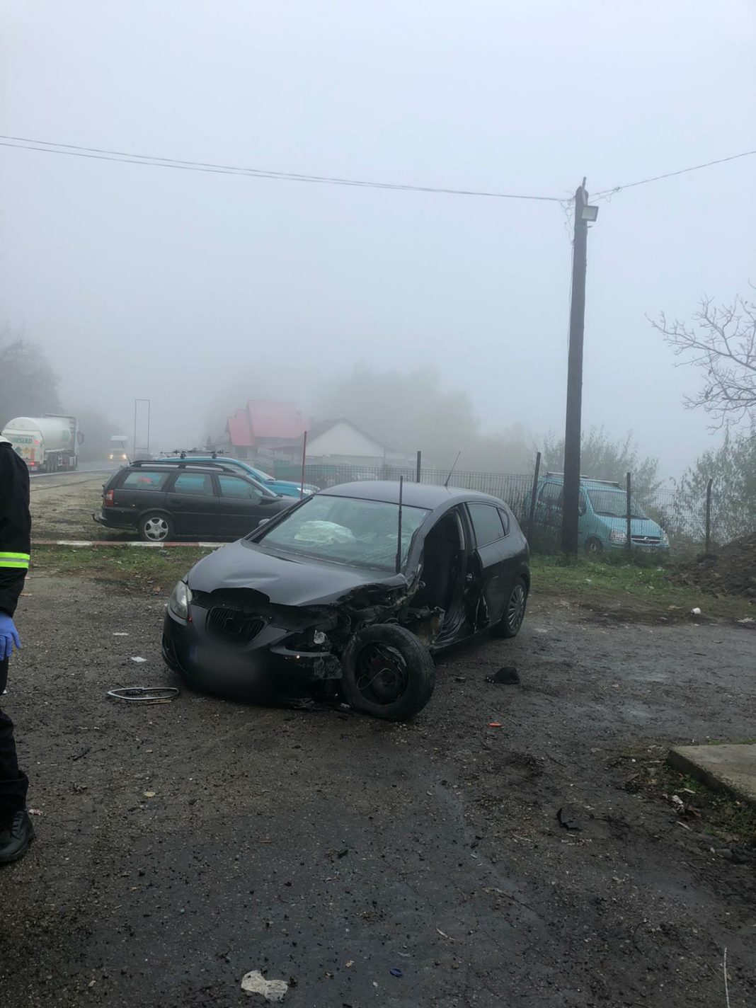 Accident grav, după ce un șofer a intrat pe contrasens și s-a izbit de un tir