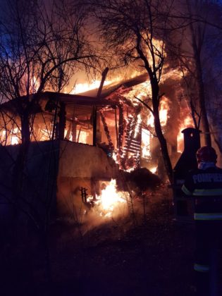 În ultimele 24 de ore, pompierii dojeni au fost solicitași să intervină la 185 situaţii de urgenţă, printre care și trei incendii