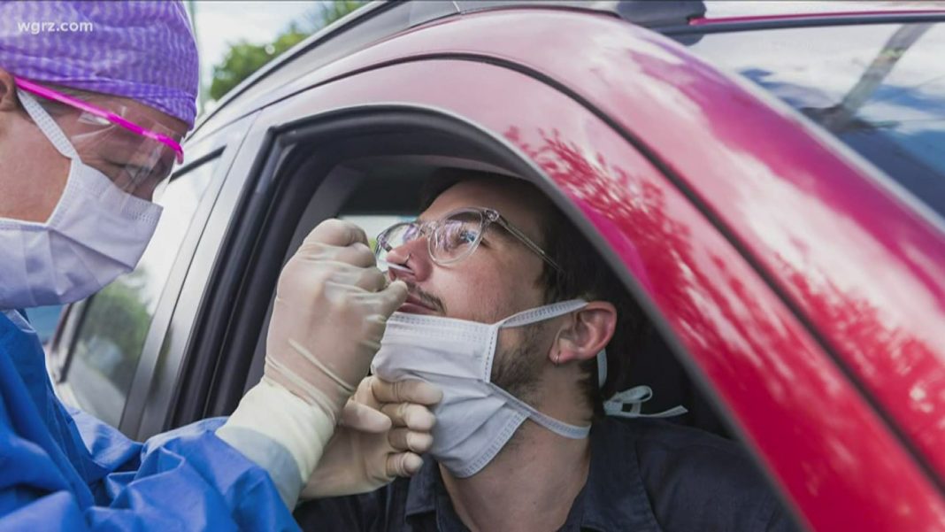 Vizitatorii americani, obligaţi să facă testul COVID-19 înainte şi după sosirea în statul New York Vizitatorii americani, obligaţi să facă testul COVID-19 înainte şi după sosirea în statul New York