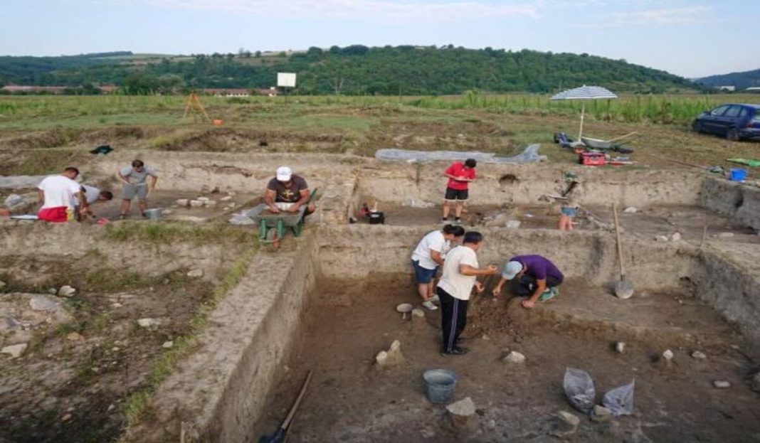 Arheologii bulgari au descoperit două cuptoare pentru ceramică vechi de 7.000 de ani