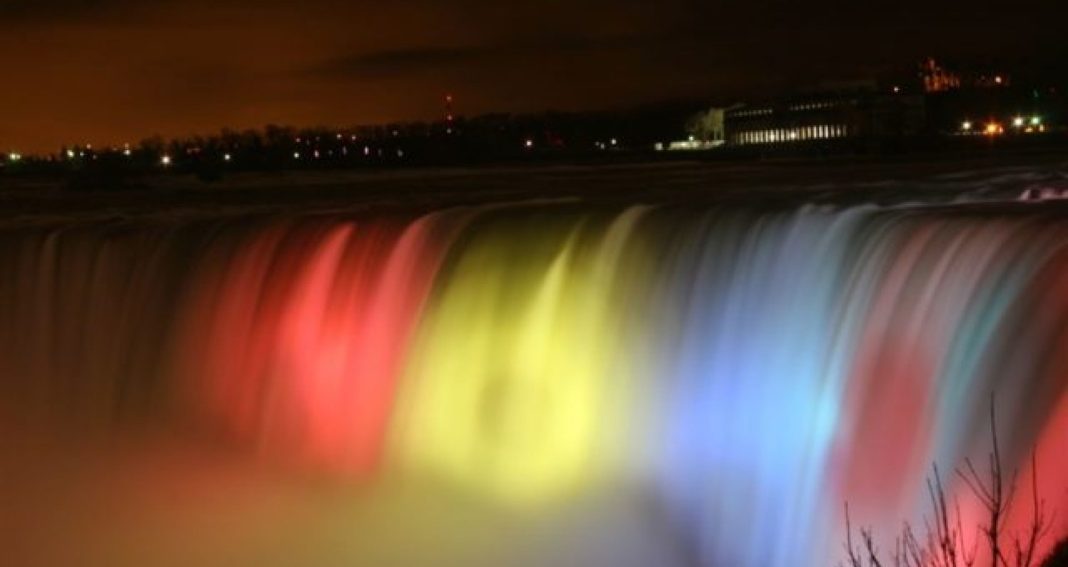 Cascada Niagara va fi iluminată în culorile drapelului românesc