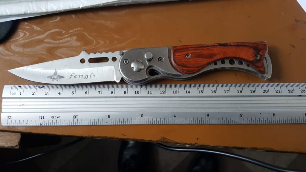 Doljeni prinși cu arme albe în săli de jocuri din Craiovița