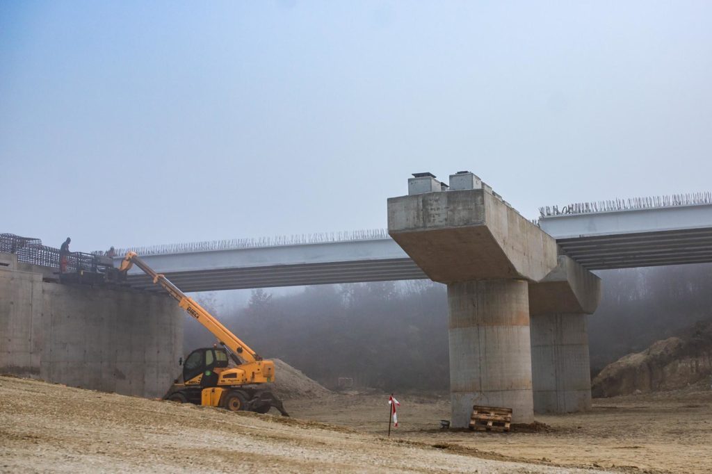 Tronsonul 2 al DE Craiova-Pitești avansează în ritm susținut