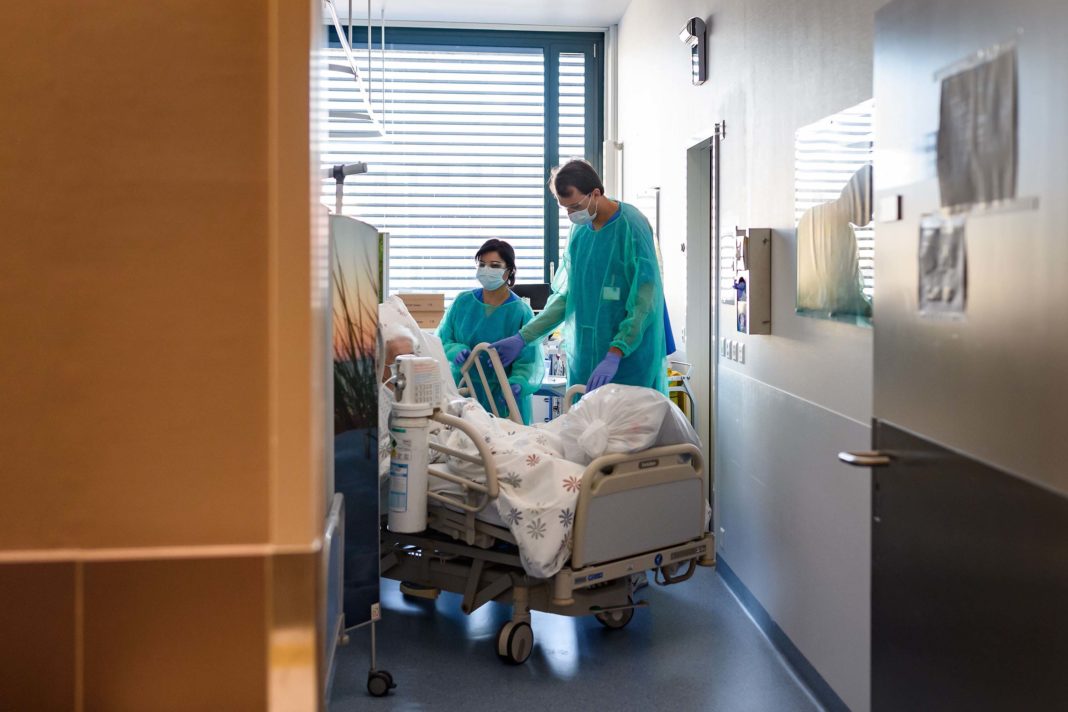 Elveția nu mai are paturi libere la terapie intensivă