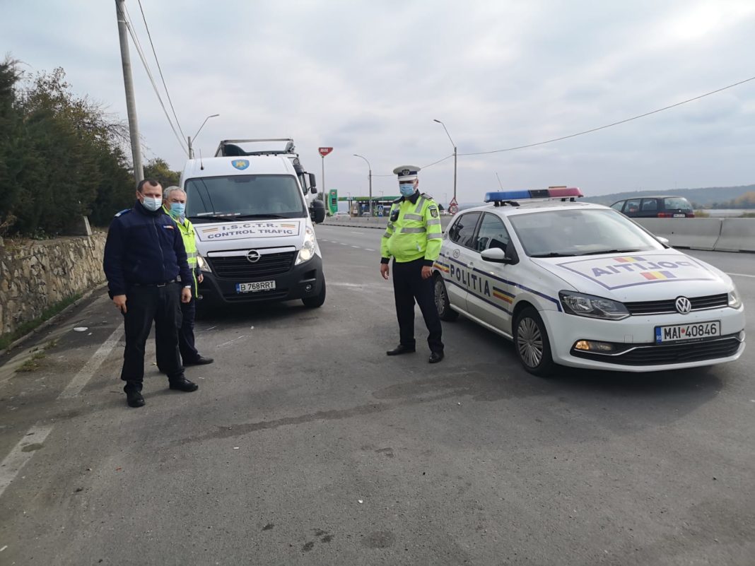 Polițiștii Serviciului Rutier Mehedinți au desfășurat o acțiune pentru verificarea legalității efectuării transportului de marfă și persoane