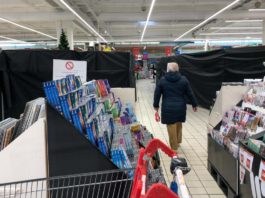 Supermarketurile și hipermarketurile din Franța vând de astăzi doar produse „esențiale”