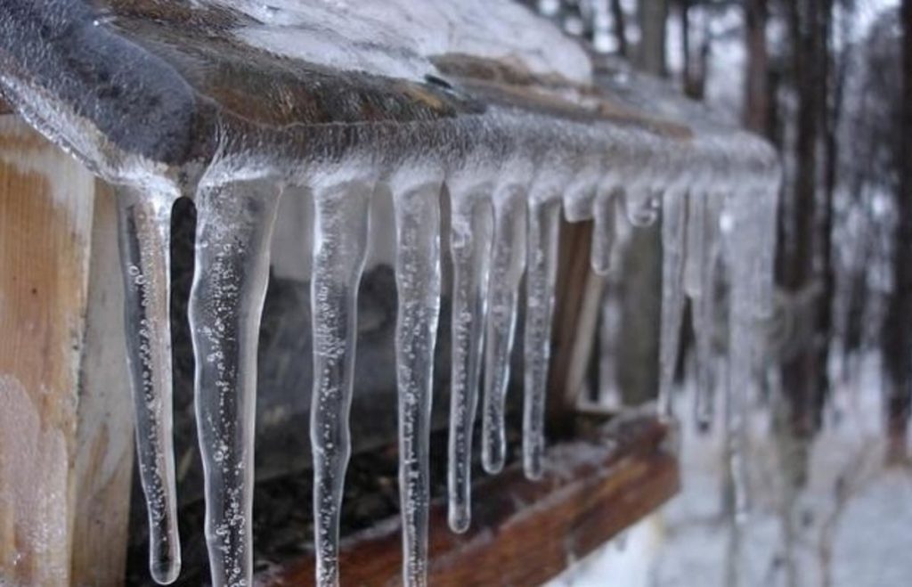 Temperaturi oscilante, cu perioade de ger în următoarele două săptămâni