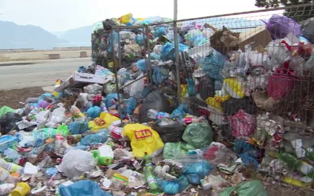 De două luni gunoaiele nu au ridicate de pe străzile din Orșova