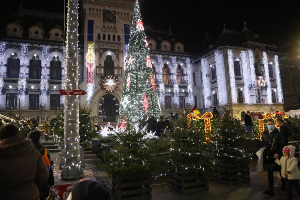 S-au aprins luminile de sărbători în Craiova
