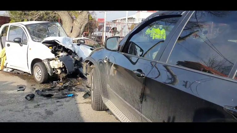 Olt: Accident la ieșirea din Balș. Un tânăr de 18 ani, rănit