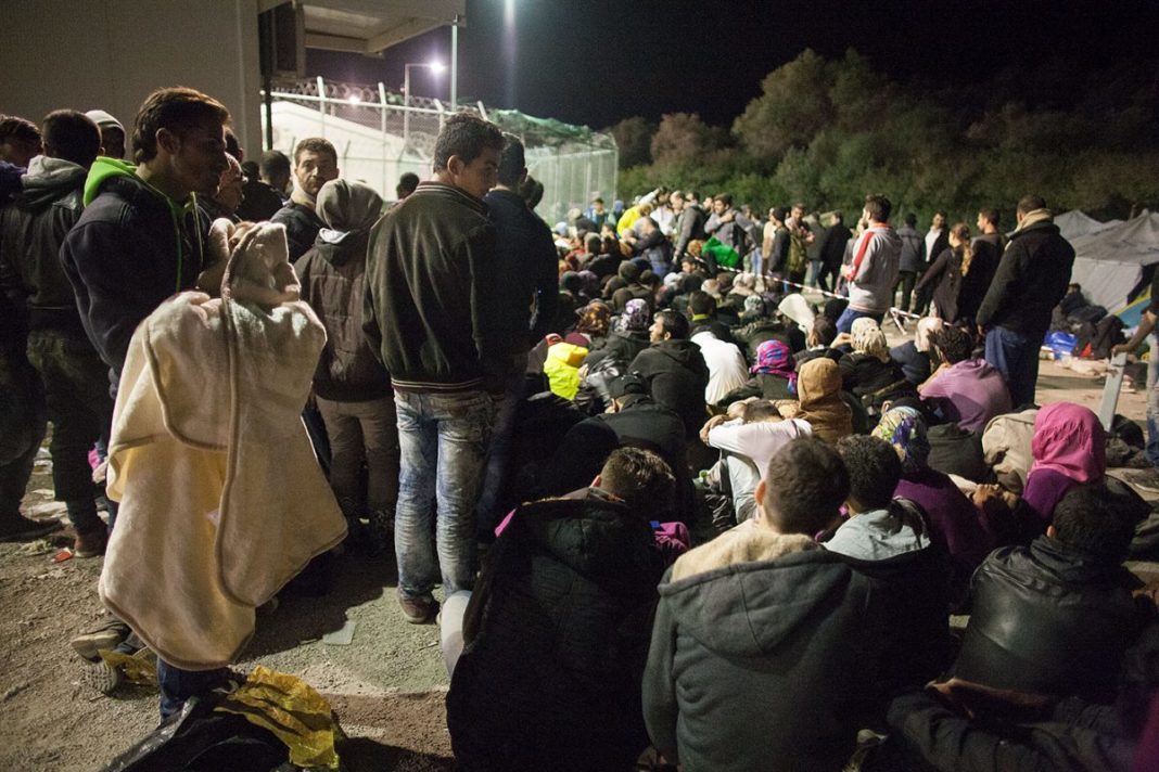 Ce vor fi obligați migranții să facă atunci când vin în UE. Bruxellesul pregătește un document
