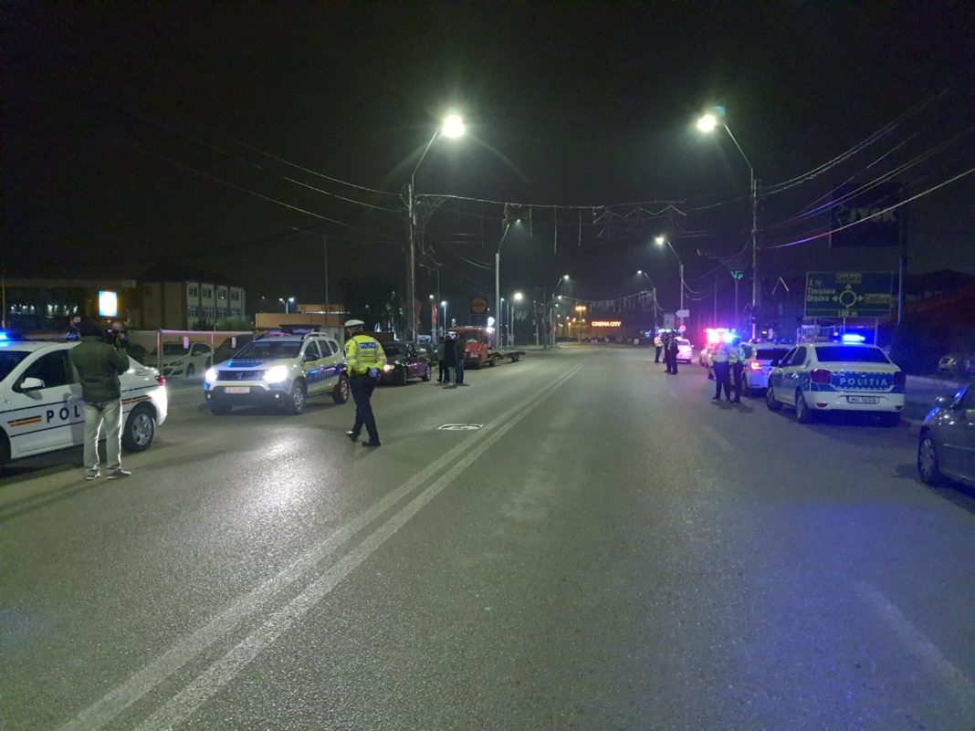 Poliţiştii mehedinţeni au acționat, noaptea trecută, în intervalul orar 23.00 - 05.00, pentru respectarea carantinei parțiale