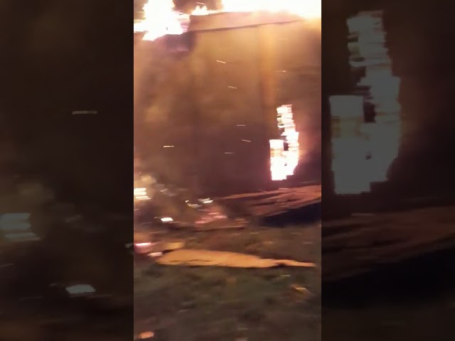 Mehedinți: Incendii la o gospodărie și un depozit de furaje