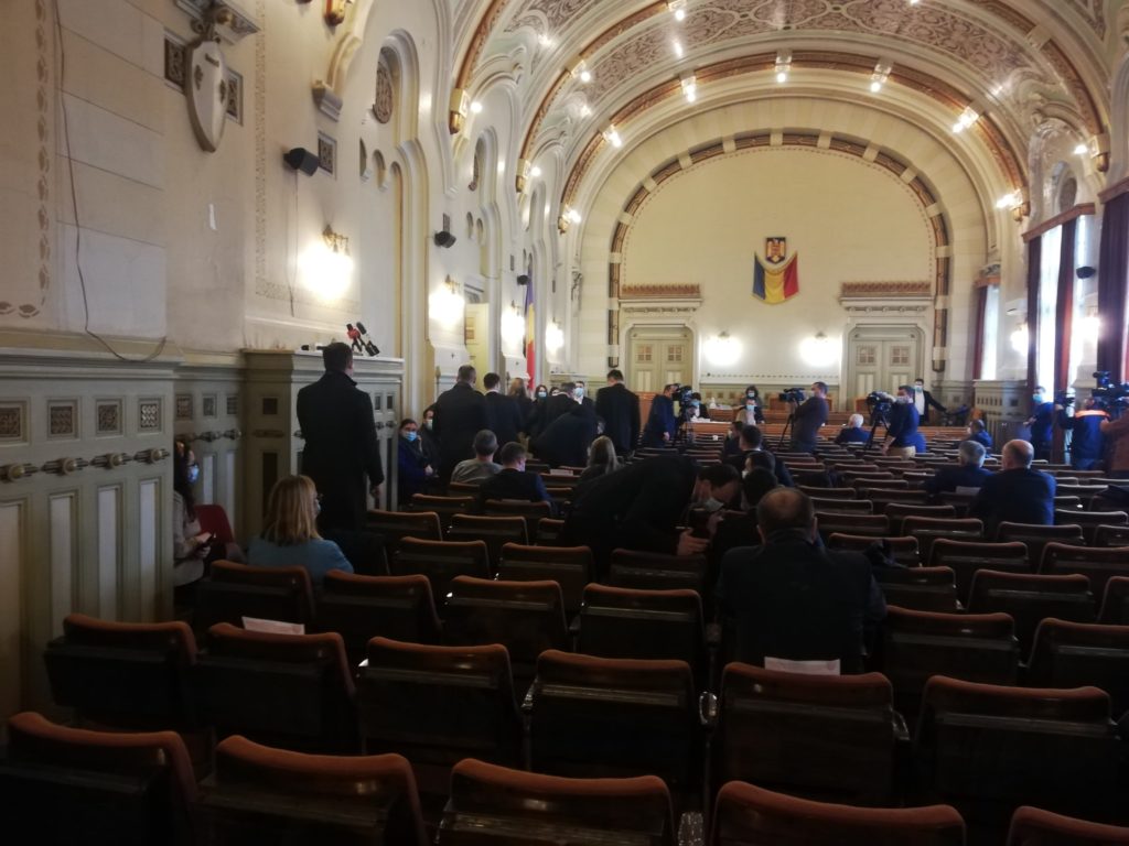 Consilierii județeni de la PNL și PMP au părăsit sala înainte de votul dat pentru alegerea vicepreședinților CJ Dolj