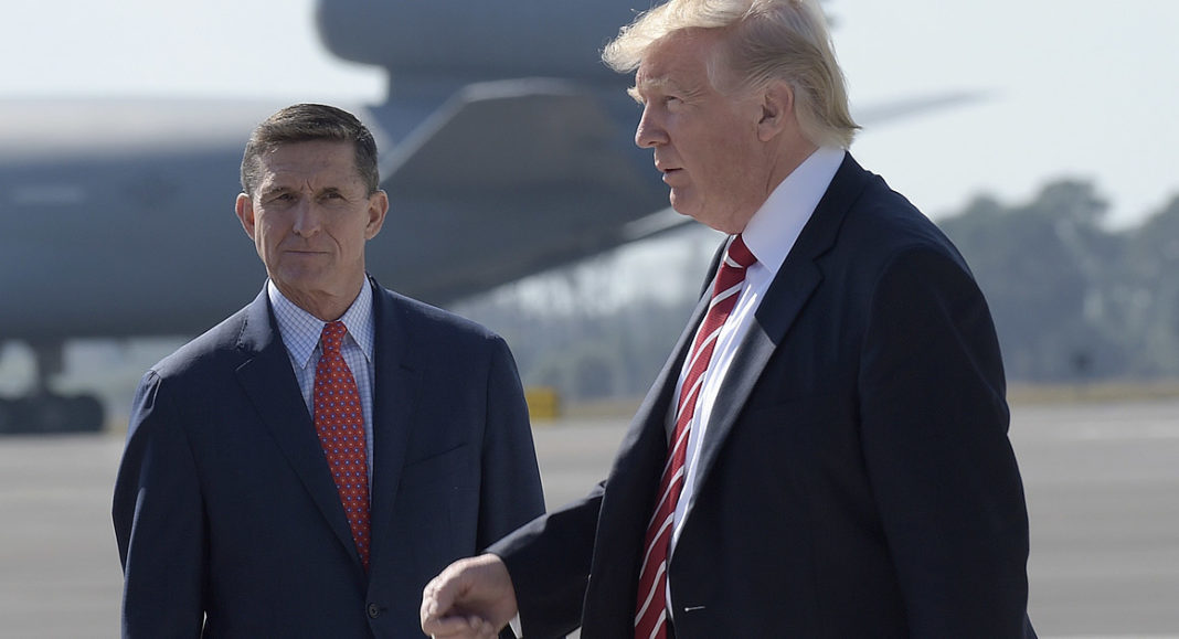 Trump le-a spus apropiaților că intenționează să-l ierte pe Michael Flynn