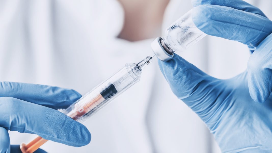 Zece vaccinuri anti-COVID-19 la mijlocul anului următor, prognozează directorul unui grup din industria farmaceutică