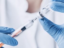 Zece vaccinuri anti-COVID-19 la mijlocul anului următor, prognozează directorul unui grup din industria farmaceutică