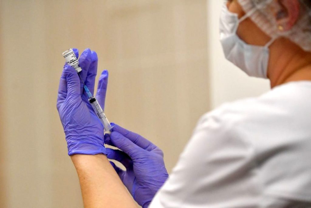 Olt: Peste 1.800 de persoane vaccinate anti-COVID-19