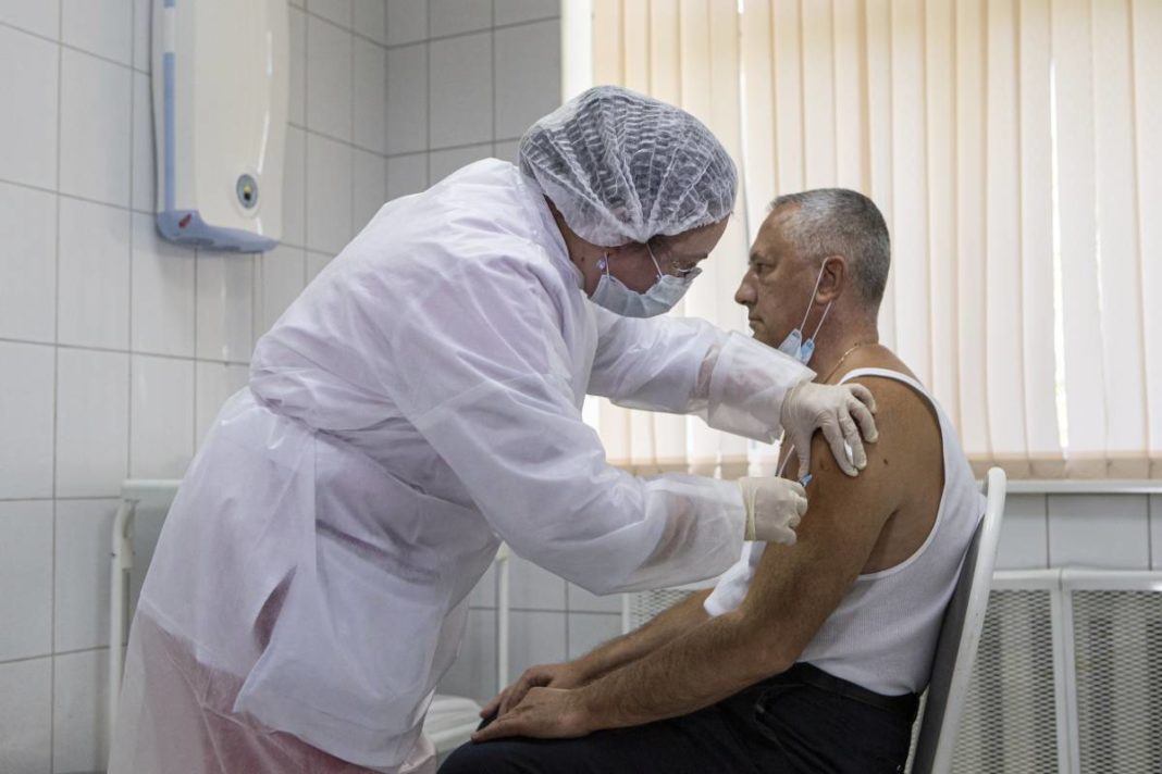 Rusia a început campania de vaccinare a populaţiei împotriva Covid-19