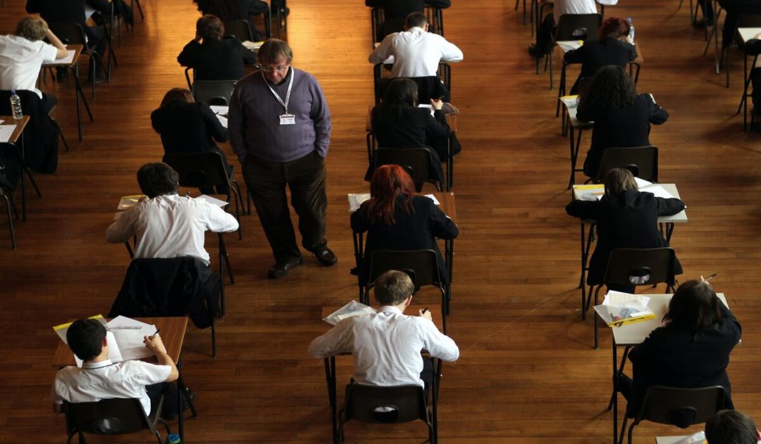 Țara Galilor anulează examenele școlare din 2021
