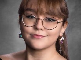 O adolescentă de 17 ani, din Laredo, Texas, a murit după ce un camion a intrat în dormitorul unde ea studia online