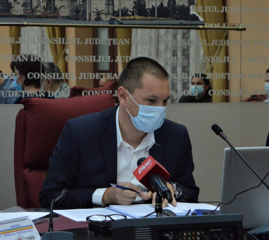 Reabilitarea Clinicii de Oncologie a SJU Craiova a intrat în linie dreaptă. Președintele CJ Dolj, Cosmin Vasile, a semnat contractul de execuție a lucrărilor.  Constructorul are doi ani la dispoziție să termine lucrările. 