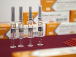 Flacoane de vaccin CoronaVac SARS-CoV-2 Sinovac Biotech Ltd(Foto: Nicolas Bock/Bloomberg)
