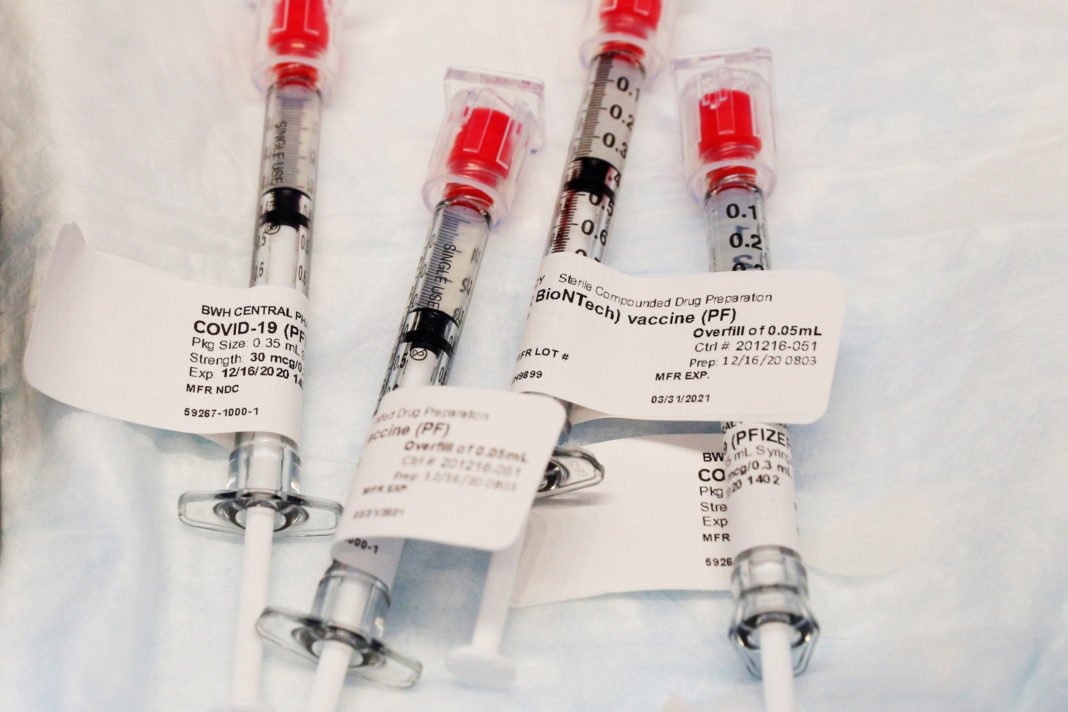 O asistentă de la Bartlett Regional Hospital din statul american Alaska a dezvoltat o reacţie alergică severă după ce a făcut vaccinul anti-COVID
